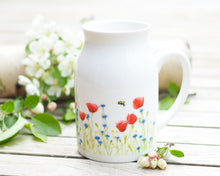 Laden Sie das Bild in den Galerie-Viewer, Milchkännchen/Vase "Schöne Mohnwiese"