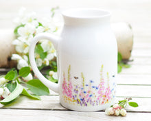 Laden Sie das Bild in den Galerie-Viewer, Milchkännchen/Vase "Feine Juniwiese"