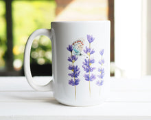 Laden Sie das Bild in den Galerie-Viewer, Große Teetasse "Lavendel mit Schmetterling"