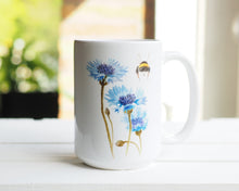 Laden Sie das Bild in den Galerie-Viewer, Große Teetasse "Kornblume mit Hummelpo"