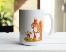 Laden Sie das Bild in den Galerie-Viewer, Große Teetasse "Eichhörnchen mit Pilzen"