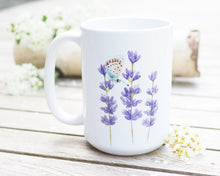 Laden Sie das Bild in den Galerie-Viewer, Große Teetasse "Lavendel mit Schmetterling"