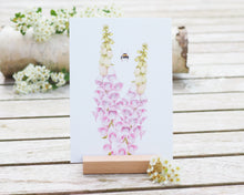 Laden Sie das Bild in den Galerie-Viewer, Kunstdruck / gedruckte Karte mit Hummel und Fingerhut auf feinstem Cotton-Papier