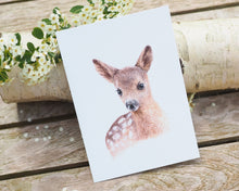 Laden Sie das Bild in den Galerie-Viewer, Kunstdruck / gedruckte Karte mit kleinem Rehkitz auf feinstem Cotton-Papier