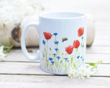 Laden Sie das Bild in den Galerie-Viewer, Feine Keramiktasse " Mohnwiese"