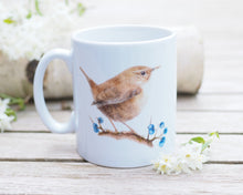 Laden Sie das Bild in den Galerie-Viewer, Feine Keramiktasse "Winziger Zaunkönig mit Beeren"