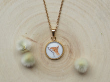 Laden Sie das Bild in den Galerie-Viewer, Kette mit Anhänger "Schnupperfuchs", Edelstahlfassung, gold- oder silberfarben