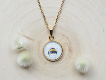 Laden Sie das Bild in den Galerie-Viewer, Kette mit Anhänger "Süßer Hummelpo", Edelstahlfassung, gold- oder silberfarben