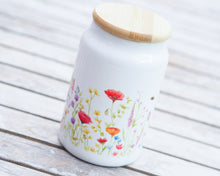 Laden Sie das Bild in den Galerie-Viewer, Keramikdose mit Bambusdeckel, hochwertiger Druck mit Naturmotiv, handgezeichnetes Design