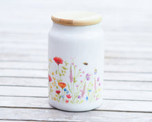 Laden Sie das Bild in den Galerie-Viewer, Keramikdose mit Bambusdeckel, hochwertiger Druck mit Naturmotiv, handgezeichnetes Design