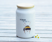 Laden Sie das Bild in den Galerie-Viewer, Vorratsdose aus Keramik mit Deckel "Hummelpo"