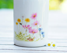 Laden Sie das Bild in den Galerie-Viewer, Vorratsdose aus Keramik mit Deckel "Wiese mit Maus"