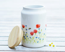 Laden Sie das Bild in den Galerie-Viewer, Keramikdose mit Bambusdeckel, hochwertiger Druck mit Naturmotiv, handgezeichnetes Design