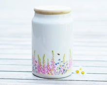 Laden Sie das Bild in den Galerie-Viewer, Keramikdose mit Bambusdeckel, hochwertiger Druck mit Naturmotiv, handgezeichnetes Design