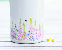 Laden Sie das Bild in den Galerie-Viewer, Vorratsdose aus Keramik mit Deckel "Romantische Juniwiese"