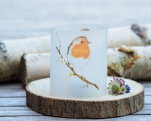Laden Sie das Bild in den Galerie-Viewer, Zartes Windlicht aus Papier mit Rotkehlchen, stimmungsvolles Licht für Zuhause