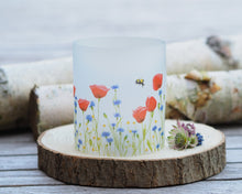 Laden Sie das Bild in den Galerie-Viewer, Zartes Windlicht aus Papier mit Mohnwiese, stimmungsvolles Licht für Zuhause