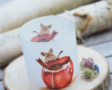 Laden Sie das Bild in den Galerie-Viewer, Zartes Windlicht aus Papier mit weihnachtlichem Bratapfel , stimmungsvolles Licht für Zuhause