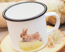 Laden Sie das Bild in den Galerie-Viewer, Emailletasse "Hoppelhäschen"
