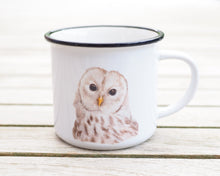 Laden Sie das Bild in den Galerie-Viewer, Keramiktasse mit Rand in Vintageoptik "Weise Eule"