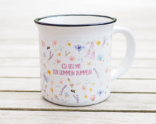 Laden Sie das Bild in den Galerie-Viewer, Keramiktasse mit Rand in Vintageoptik "Hummelbummel"