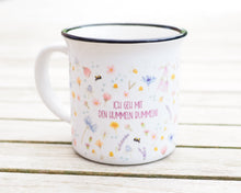 Laden Sie das Bild in den Galerie-Viewer, Keramiktasse mit Rand in Vintageoptik "Hummelbummel"