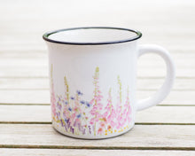 Laden Sie das Bild in den Galerie-Viewer, Keramiktasse mit Rand in Vintageoptik "Romantische Juniwiese"