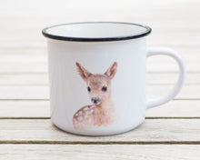 Laden Sie das Bild in den Galerie-Viewer, Keramiktasse mit Rand in Vintageoptik "Schönes Reh"
