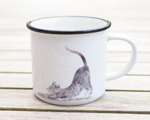 Laden Sie das Bild in den Galerie-Viewer, Keramiktasse mit Rand in Vintageoptik "Katzenyoga"