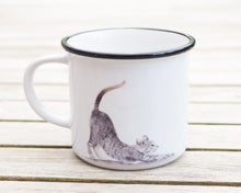 Laden Sie das Bild in den Galerie-Viewer, Keramiktasse mit Rand in Vintageoptik "Katzenyoga"