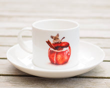 Laden Sie das Bild in den Galerie-Viewer, Espressotasse Tasse mug aus feiner Keramik "Bratapfel mit Maus"