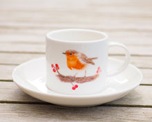 Laden Sie das Bild in den Galerie-Viewer, Espressotasse Tasse mug aus feiner Keramik "Rotkehlchen mit Beeren"