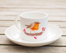 Laden Sie das Bild in den Galerie-Viewer, Espressotasse Tasse mug aus feiner Keramik "Rotkehlchen mit Beeren"