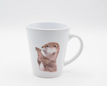 Laden Sie das Bild in den Galerie-Viewer, Konische Tasse "Niedlicher Otter"