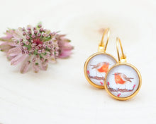 Laden Sie das Bild in den Galerie-Viewer, Leichte Ohrringe mit Miniatur-Tier- oder Blumenmotiv, handgefertigt aus Edelstahl und Cabochon