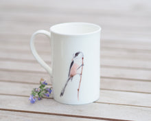 Laden Sie das Bild in den Galerie-Viewer, Porzellantasse "Feine Schwanzmeise"