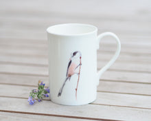 Laden Sie das Bild in den Galerie-Viewer, Porzellantasse "Feine Schwanzmeise"