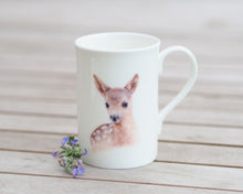 Laden Sie das Bild in den Galerie-Viewer, Porzellantasse "Sanftes Rehkitz"