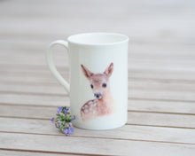 Laden Sie das Bild in den Galerie-Viewer, Porzellantasse "Sanftes Rehkitz"