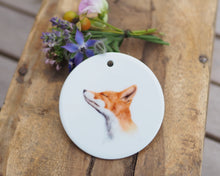 Laden Sie das Bild in den Galerie-Viewer, Anhänger aus Keramik mit Schnupperfuchs