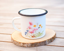 Laden Sie das Bild in den Galerie-Viewer, Emailletasse " Farbenfrohe Sommerwiese"