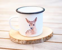 Laden Sie das Bild in den Galerie-Viewer, Emailletasse "Süßes Rehkitz"