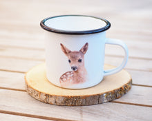 Laden Sie das Bild in den Galerie-Viewer, Emailletasse "Süßes Rehkitz"
