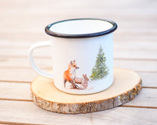 Laden Sie das Bild in den Galerie-Viewer, Emailletasse "Fuchs und Hase im Winterwald"