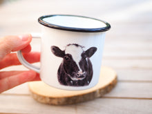 Laden Sie das Bild in den Galerie-Viewer, Emailletasse "Liebe Kuh"