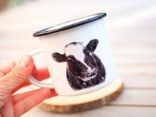 Laden Sie das Bild in den Galerie-Viewer, Emailletasse "Liebe Kuh"