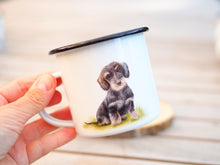 Laden Sie das Bild in den Galerie-Viewer, Emailletasse "Niedlicher Dackel"