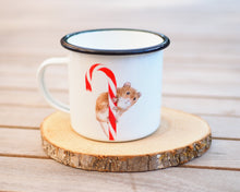 Laden Sie das Bild in den Galerie-Viewer, Emailletasse "Waldmaus mit Zuckerstange"