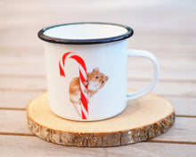 Laden Sie das Bild in den Galerie-Viewer, Emailletasse "Waldmaus mit Zuckerstange"