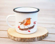 Laden Sie das Bild in den Galerie-Viewer, Emailletasse "Rotkehlchen mit Beerenzweig"